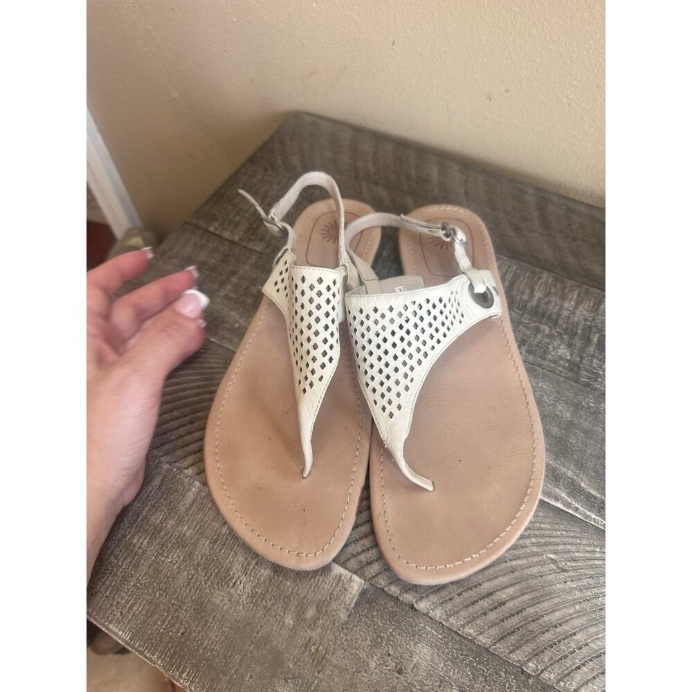 UGG Light Beige Laser Cut Accent Thong Sandals Adjustable Strap Size 10